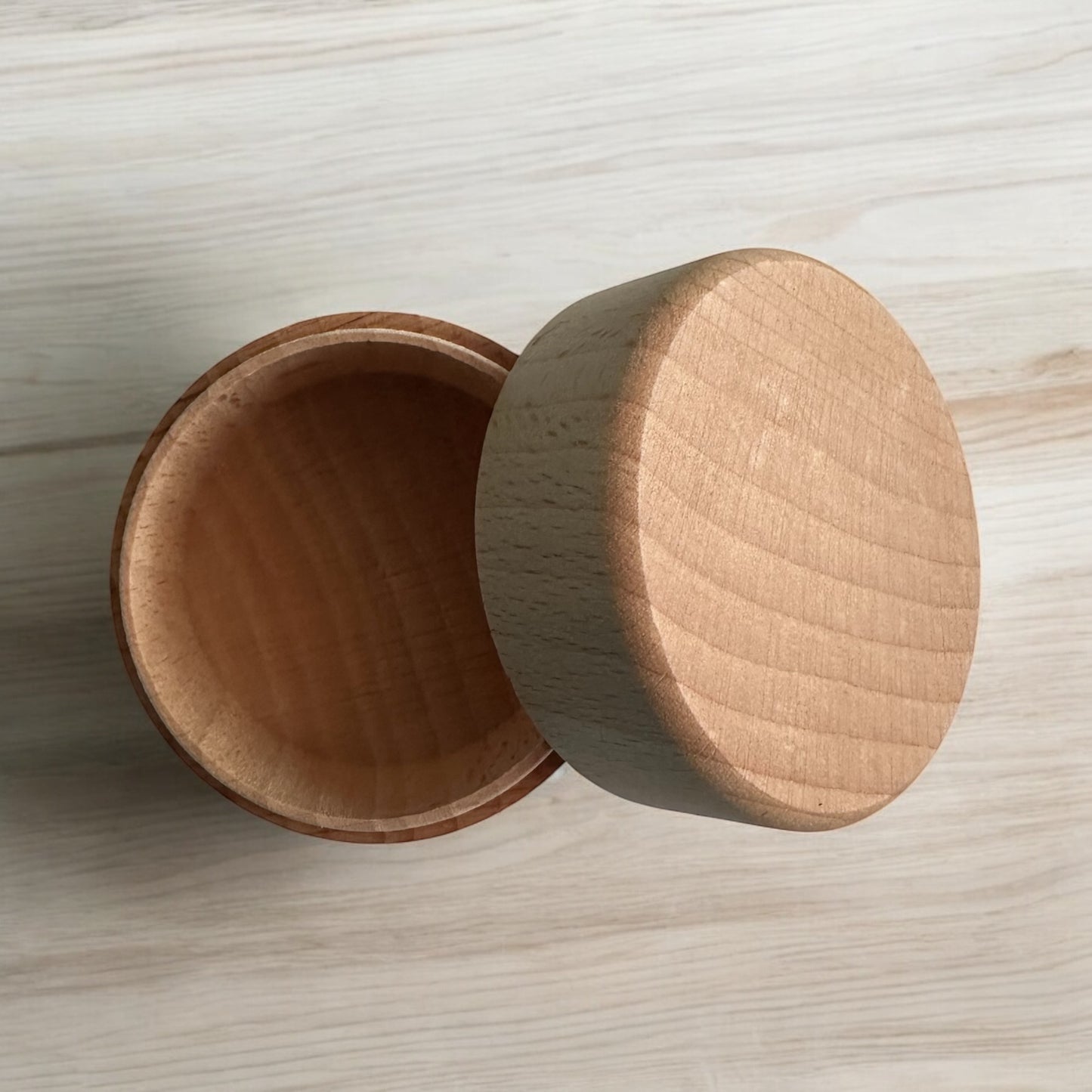 Wood round Keepsake box with Lid
